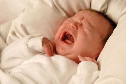 روشی جالب و عجیب برای آرام کردن گریه نوزادان!